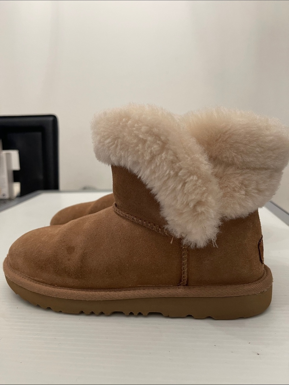 UGG SANIYA SHEARLING BOOTS KIDS SIZE 3 (5-8 Yrs)
